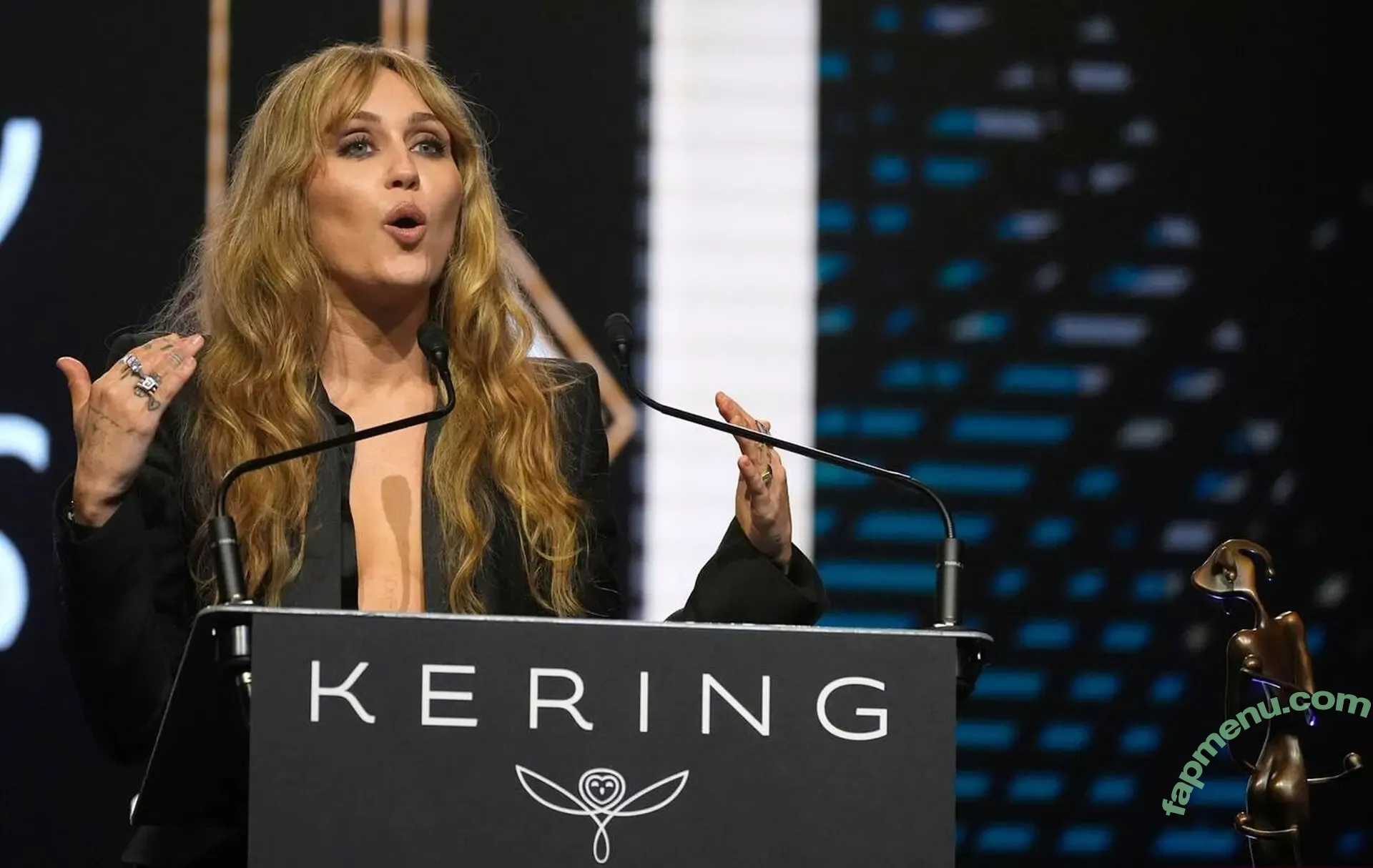 Miley Cyrus nude photo #6125 (MileyCyrus)