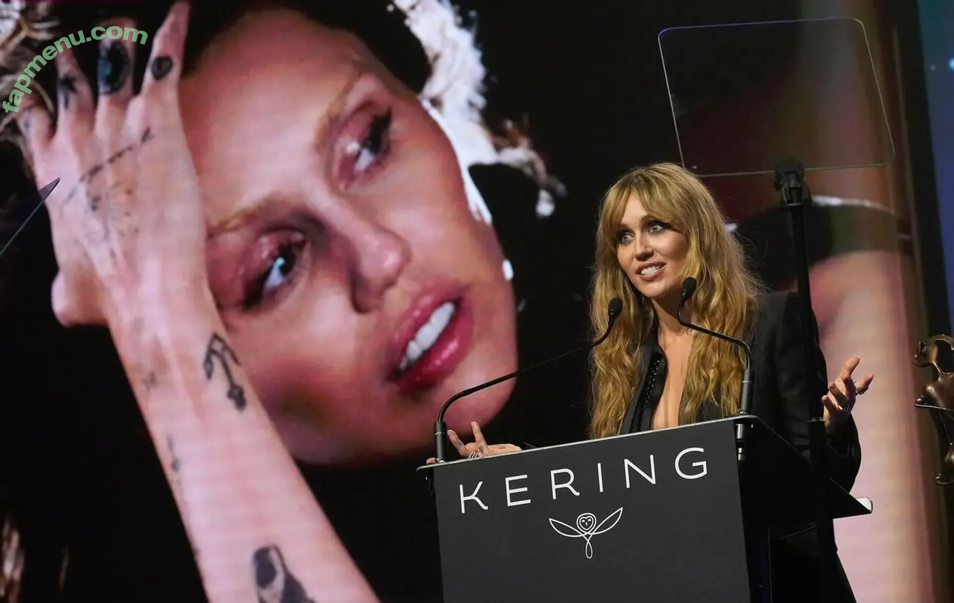 Miley Cyrus nude photo #6126 (MileyCyrus)