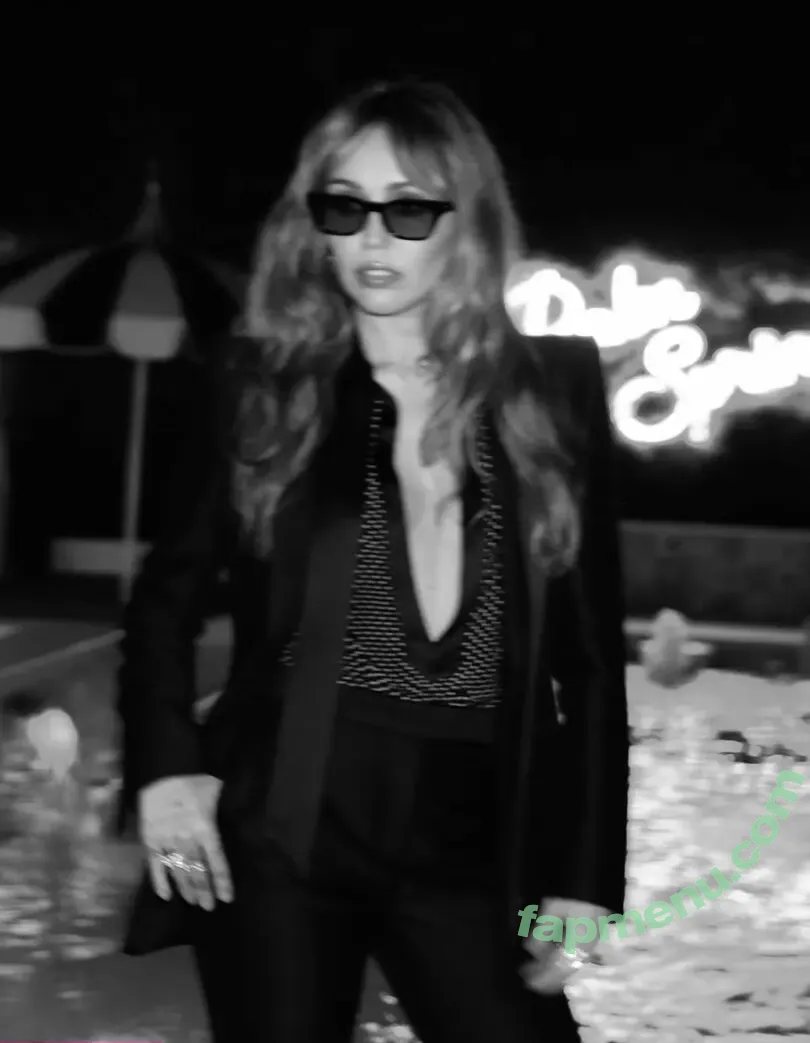 Miley Cyrus nude photo #6169 (MileyCyrus)