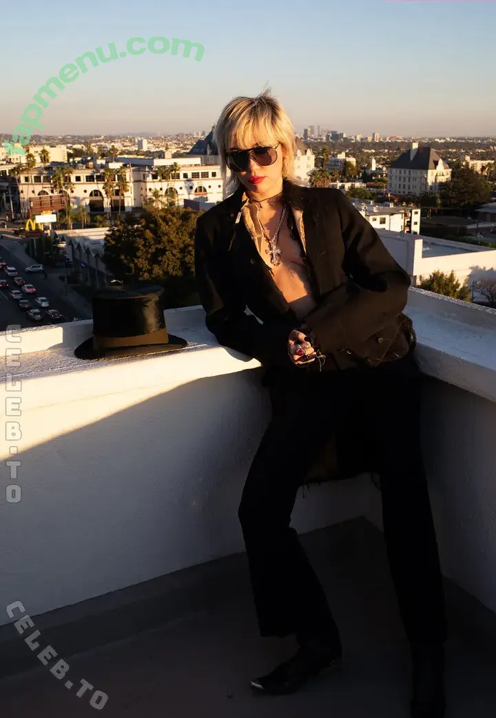 Miley Cyrus nude photo #6175 (MileyCyrus)