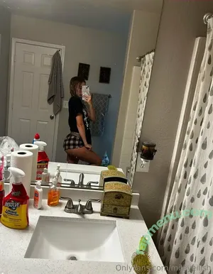 mileyeilish / billieeilish nude photo #0107