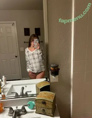 mileyeilish / billieeilish nude photo #0147