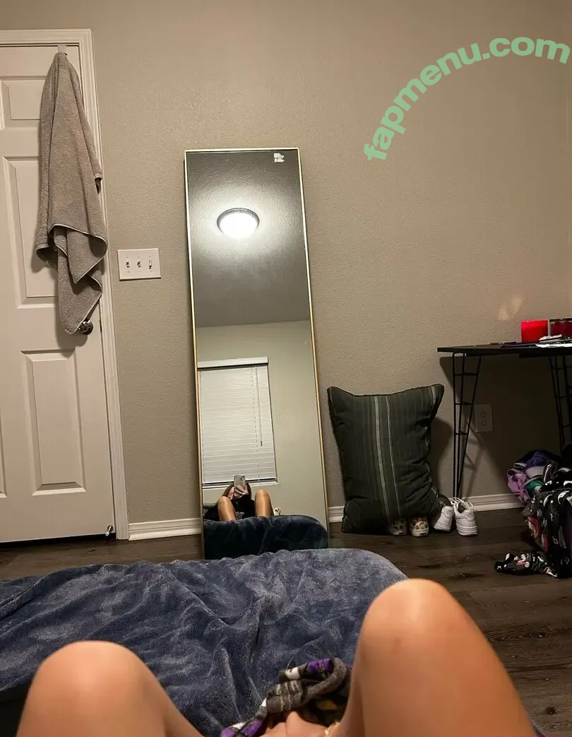mileyeilish nude photo #0026 (billieeilish)