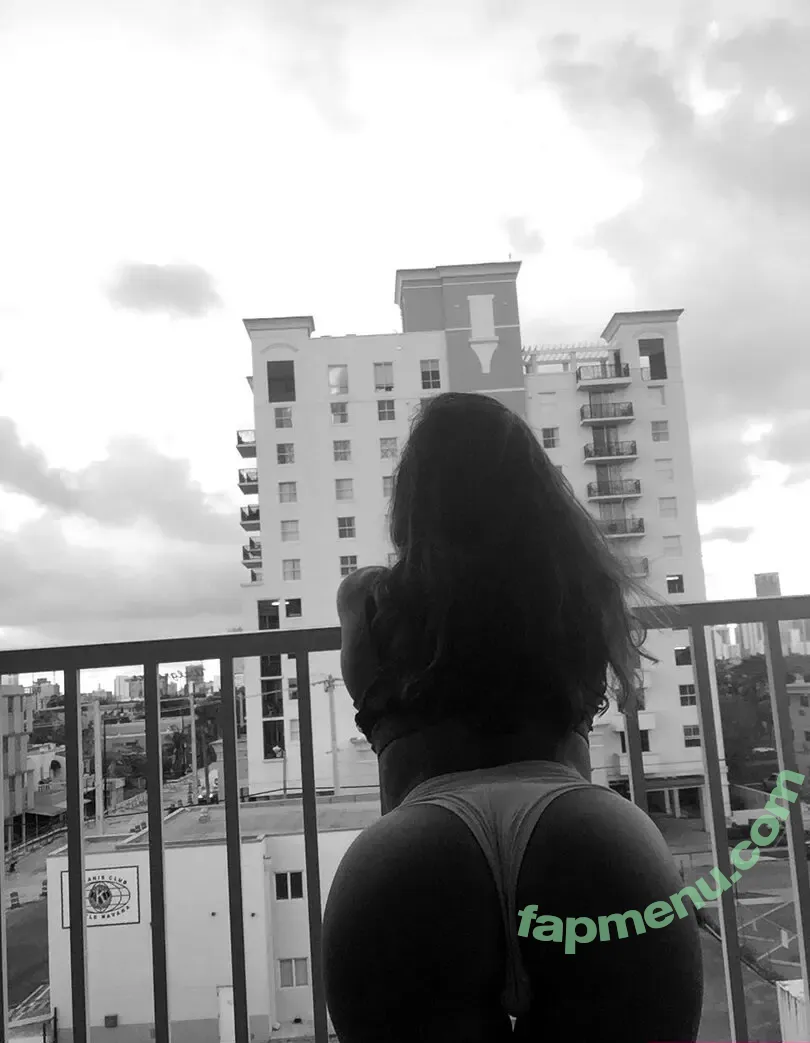 Milkylexii nude photo #0029 (Alesandraelyse / Nekoae)