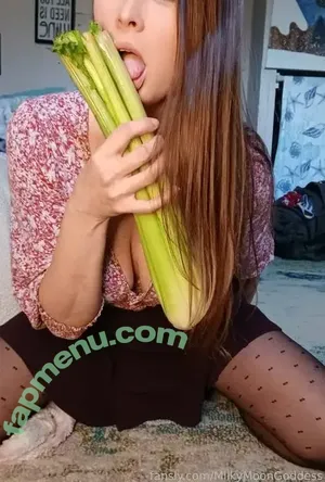 MilkyMoonGoddess / BrattyLittleMoon nude photo #0006