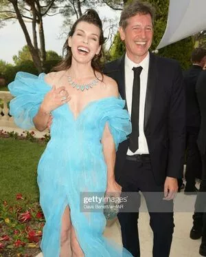 Milla Jovovich / MillaJovovich nude photo #0014