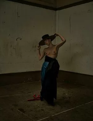 Milla Jovovich / MillaJovovich nude photo #0023