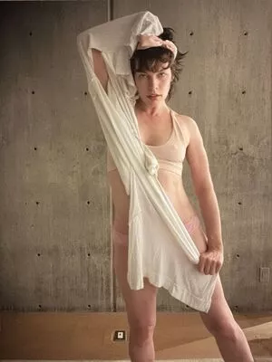 Milla Jovovich / MillaJovovich nude photo #0057