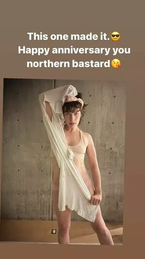 Milla Jovovich / MillaJovovich nude photo #0058