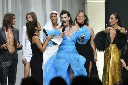 Milla Jovovich / MillaJovovich nude photo #0080