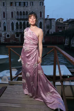 Milla Jovovich / MillaJovovich nude photo #0086