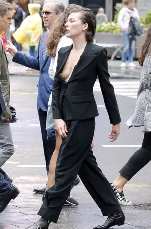 Milla Jovovich / MillaJovovich nude photo #0181