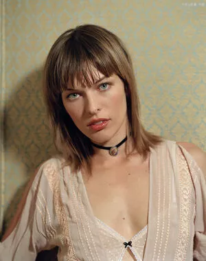 Milla Jovovich / MillaJovovich nude photo #0186