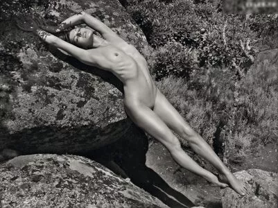 Milla Jovovich / MillaJovovich nude photo #0200