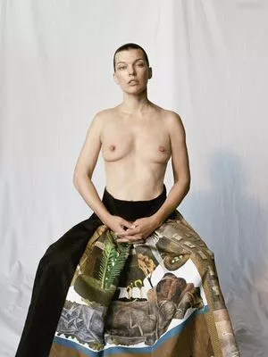 Milla Jovovich / MillaJovovich nude photo #0217