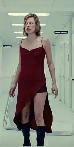 Milla Jovovich / MillaJovovich nude photo #0259