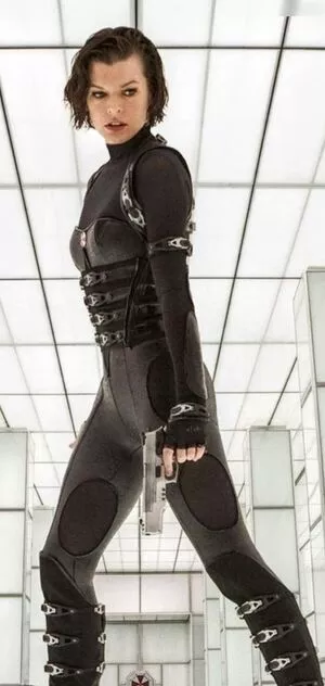 Milla Jovovich / MillaJovovich nude photo #0267