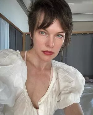 Milla Jovovich / MillaJovovich nude photo #0270