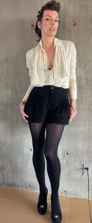 Milla Jovovich / MillaJovovich nude photo #0272