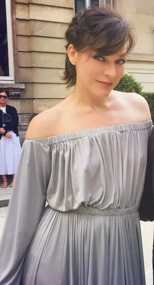 Milla Jovovich / MillaJovovich nude photo #0285