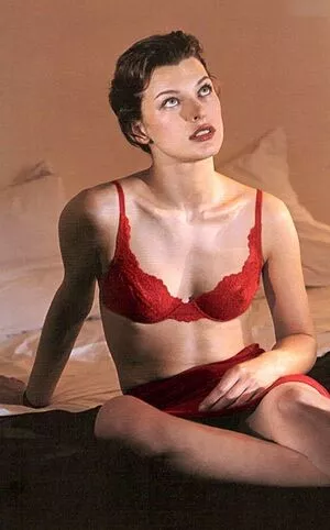 Milla Jovovich / MillaJovovich nude photo #0312