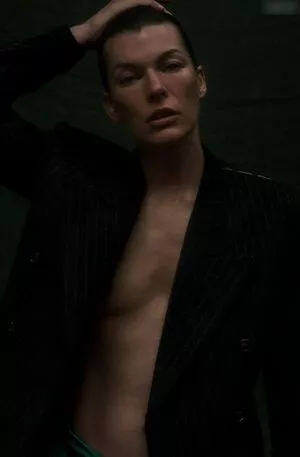 Milla Jovovich / MillaJovovich nude photo #0351