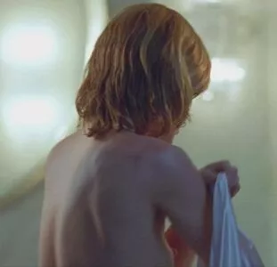 Milla Jovovich / MillaJovovich nude photo #0377