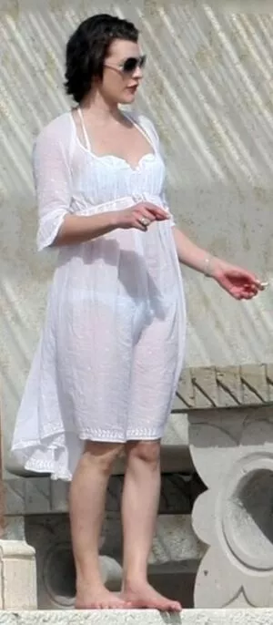 Milla Jovovich / MillaJovovich nude photo #0386