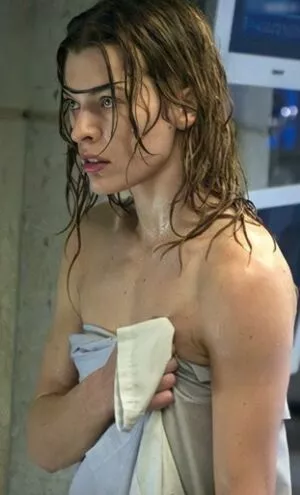 Milla Jovovich / MillaJovovich nude photo #0448