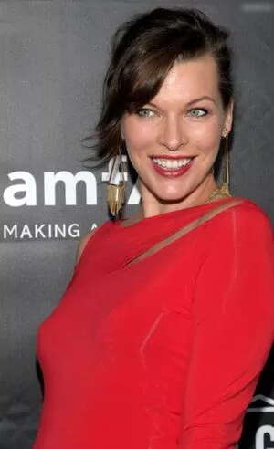 Milla Jovovich / MillaJovovich nude photo #0508