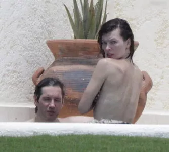 Milla Jovovich / MillaJovovich nude photo #0537