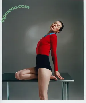 Milla Jovovich / MillaJovovich nude photo #0637