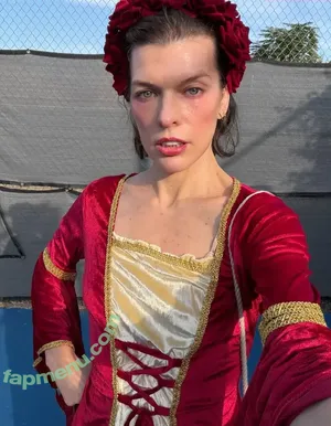 Milla Jovovich / MillaJovovich nude photo #0643