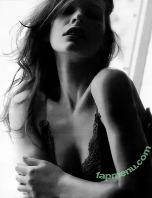 Milla Jovovich / MillaJovovich nude photo #0651