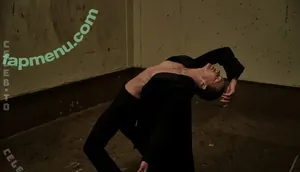 Milla Jovovich / MillaJovovich nude photo #0685