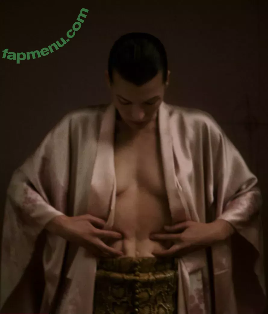 Milla Jovovich nude photo #0021 (MillaJovovich)