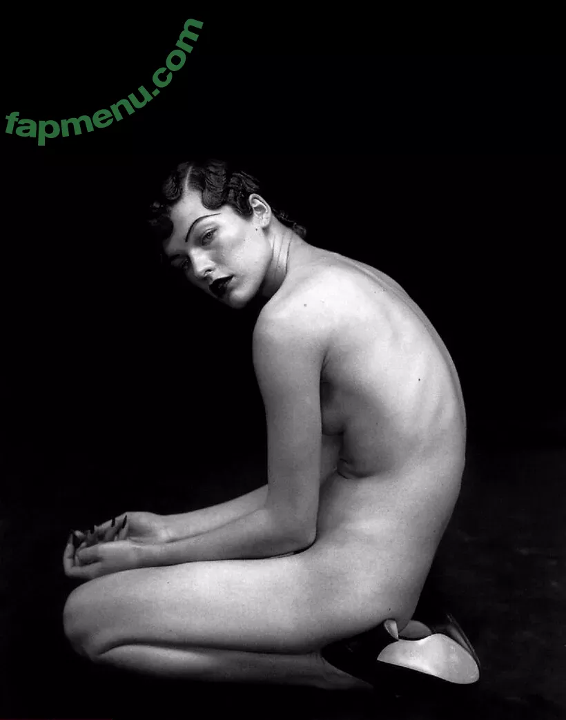 Milla Jovovich nude photo #0033 (MillaJovovich)