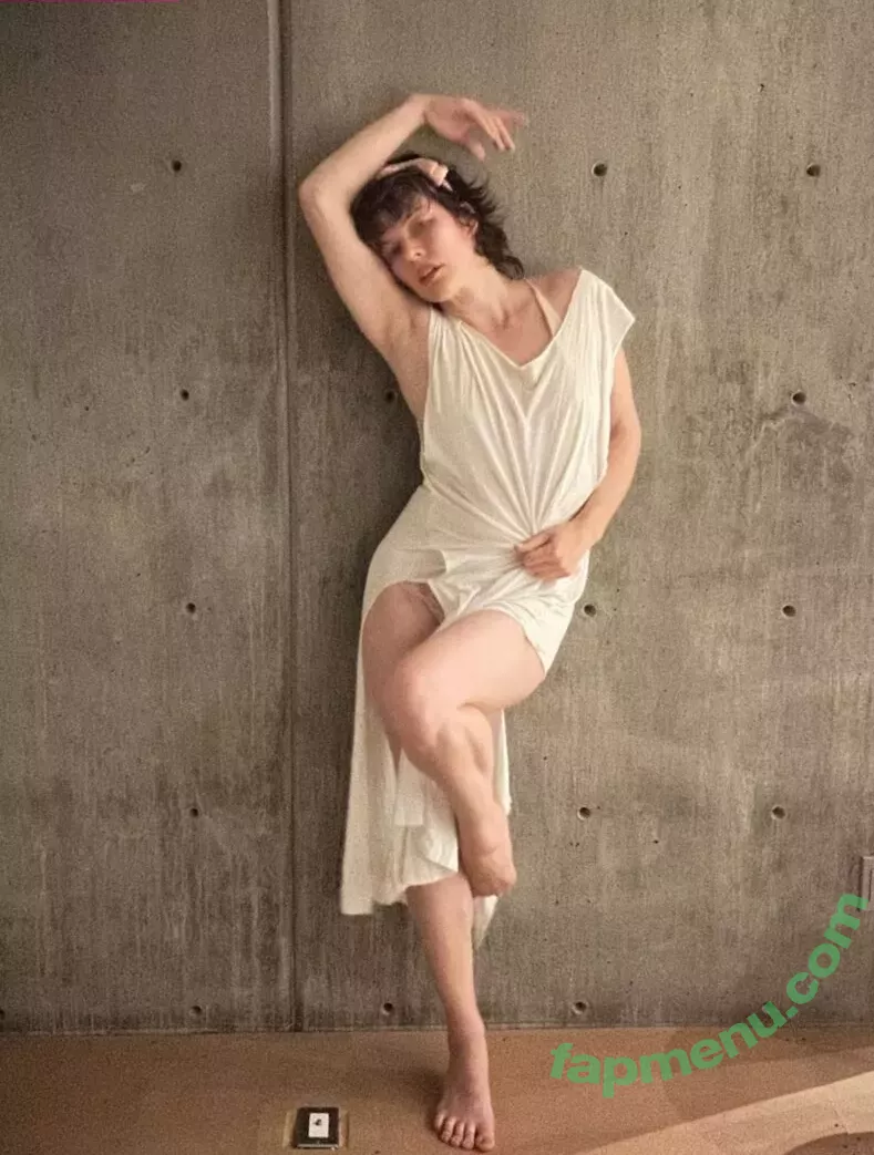 Milla Jovovich nude photo #0056 (MillaJovovich)