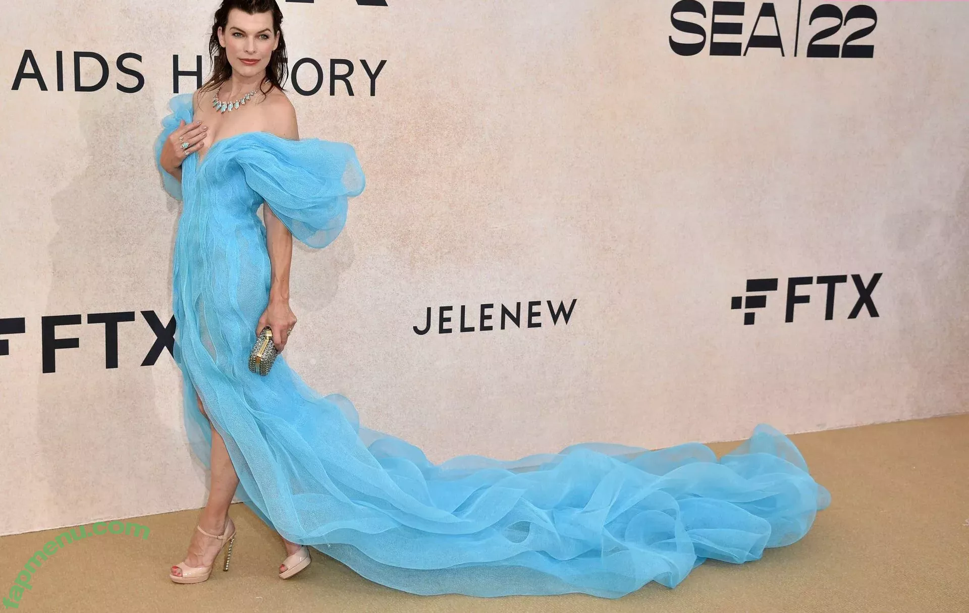 Milla Jovovich nude photo #0064 (MillaJovovich)