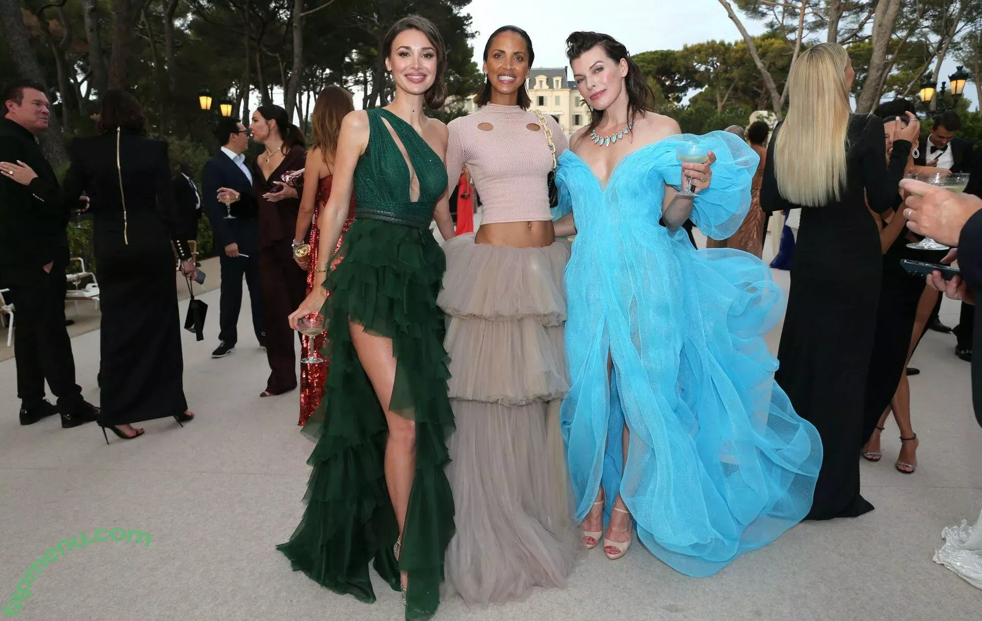 Milla Jovovich nude photo #0076 (MillaJovovich)