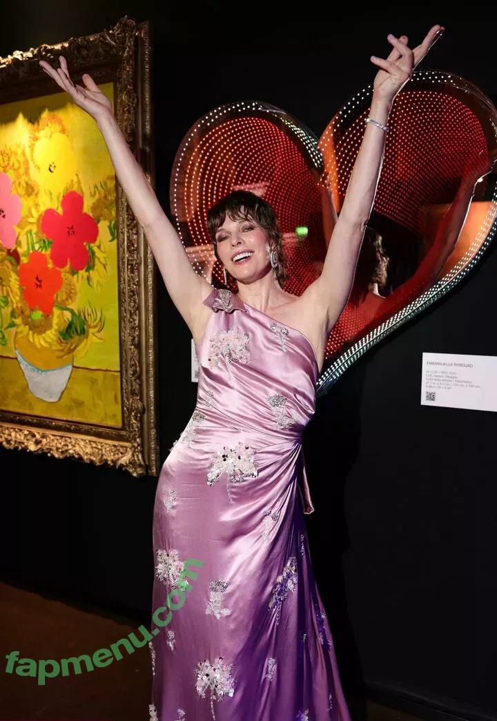 Milla Jovovich nude photo #0085 (MillaJovovich)