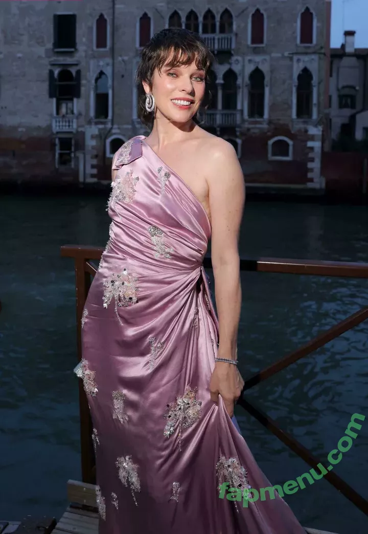 Milla Jovovich nude photo #0087 (MillaJovovich)