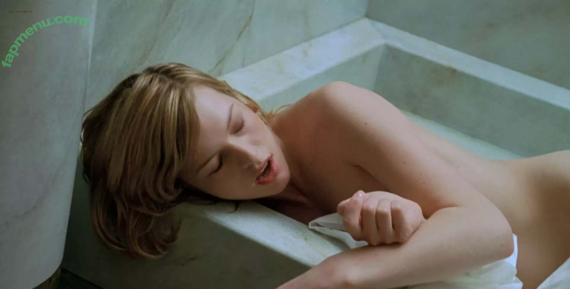 Milla Jovovich nude photo #0105 (MillaJovovich)