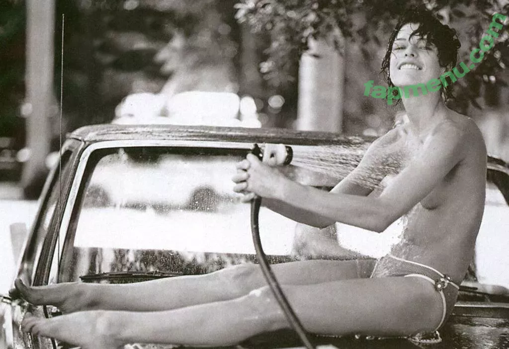 Milla Jovovich nude photo #0115 (MillaJovovich)