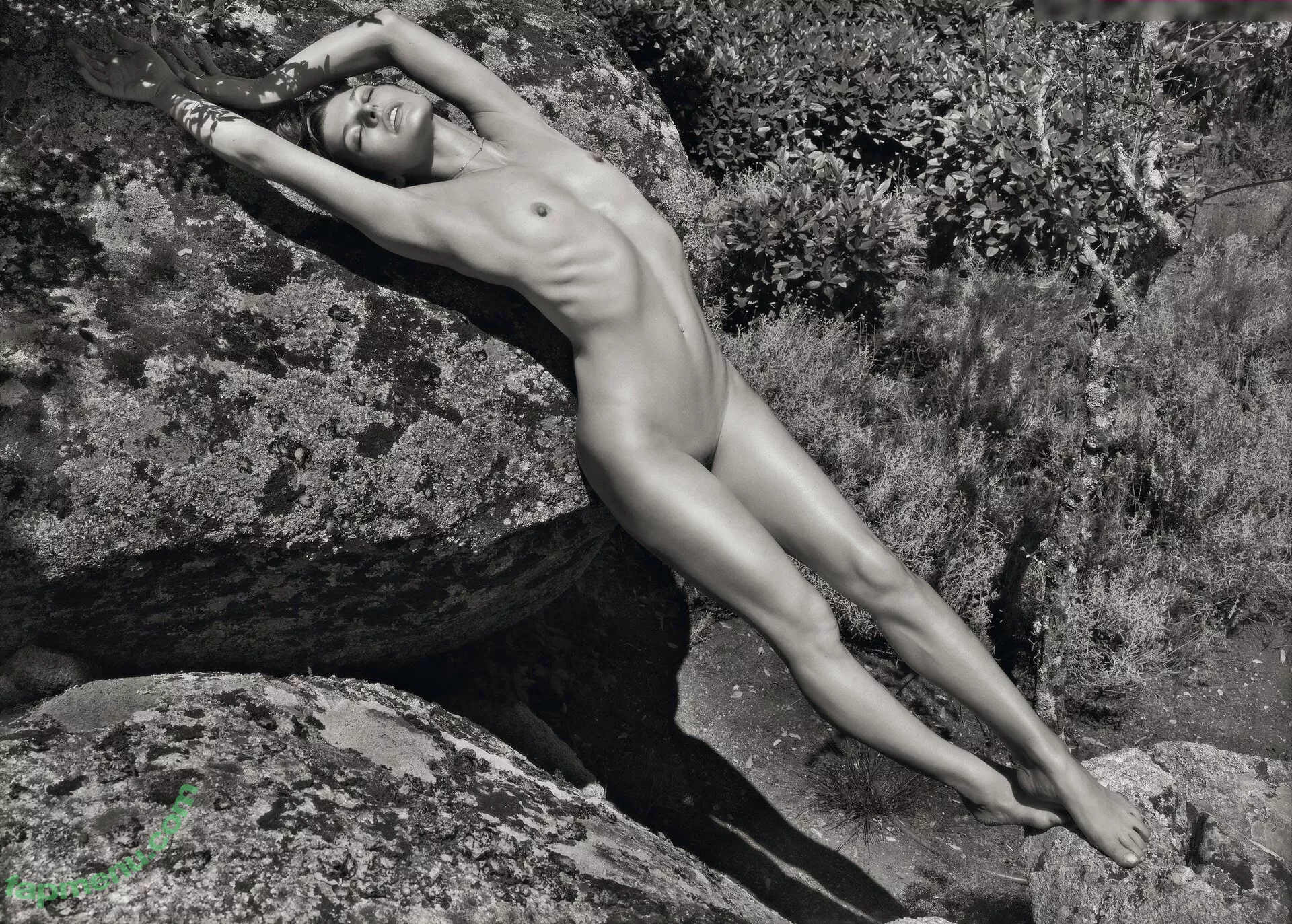 Milla Jovovich nude photo #0200 (MillaJovovich)