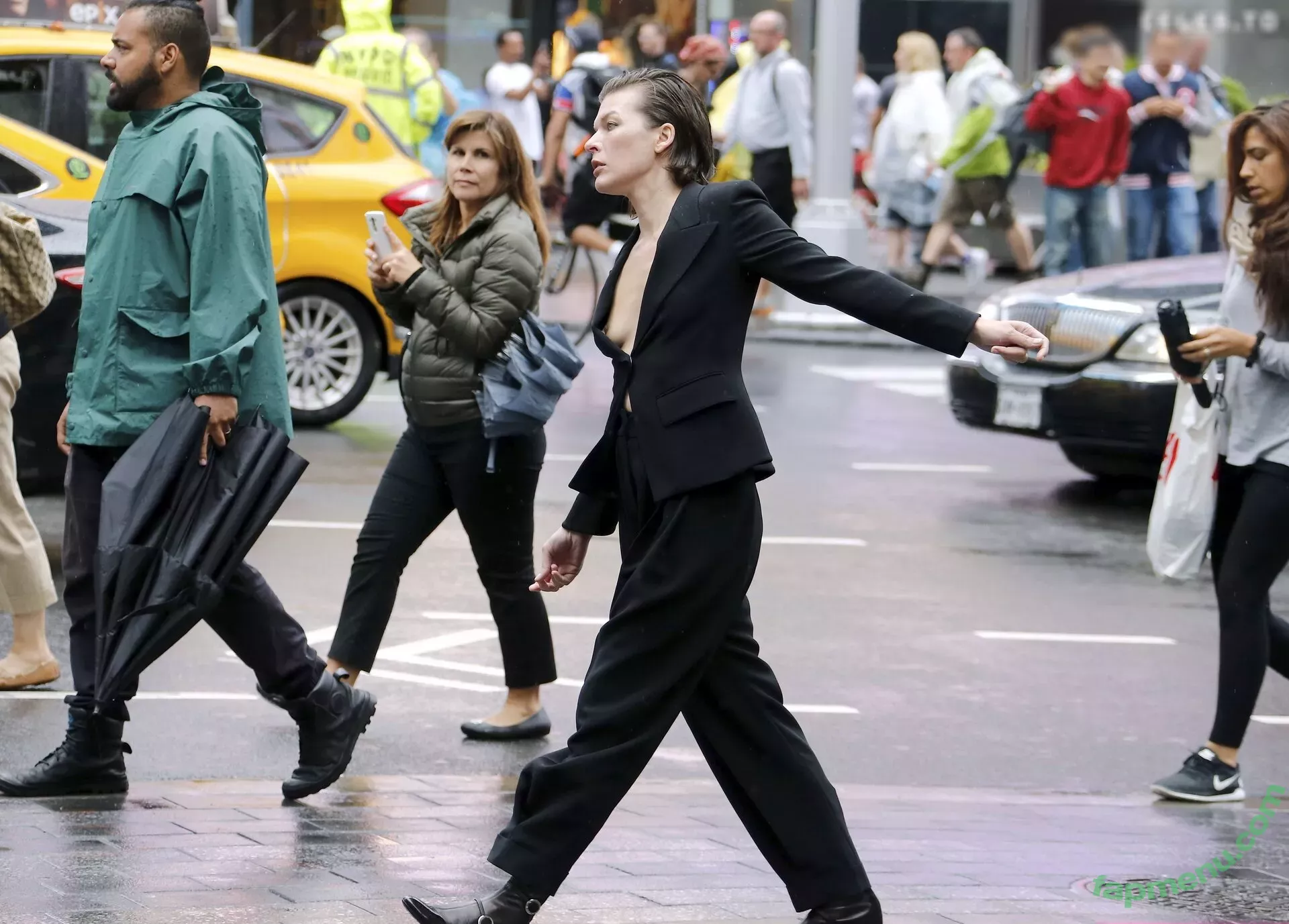 Milla Jovovich nude photo #0225 (MillaJovovich)