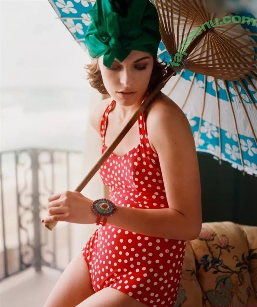 Milla Jovovich nude photo #0327 (MillaJovovich)