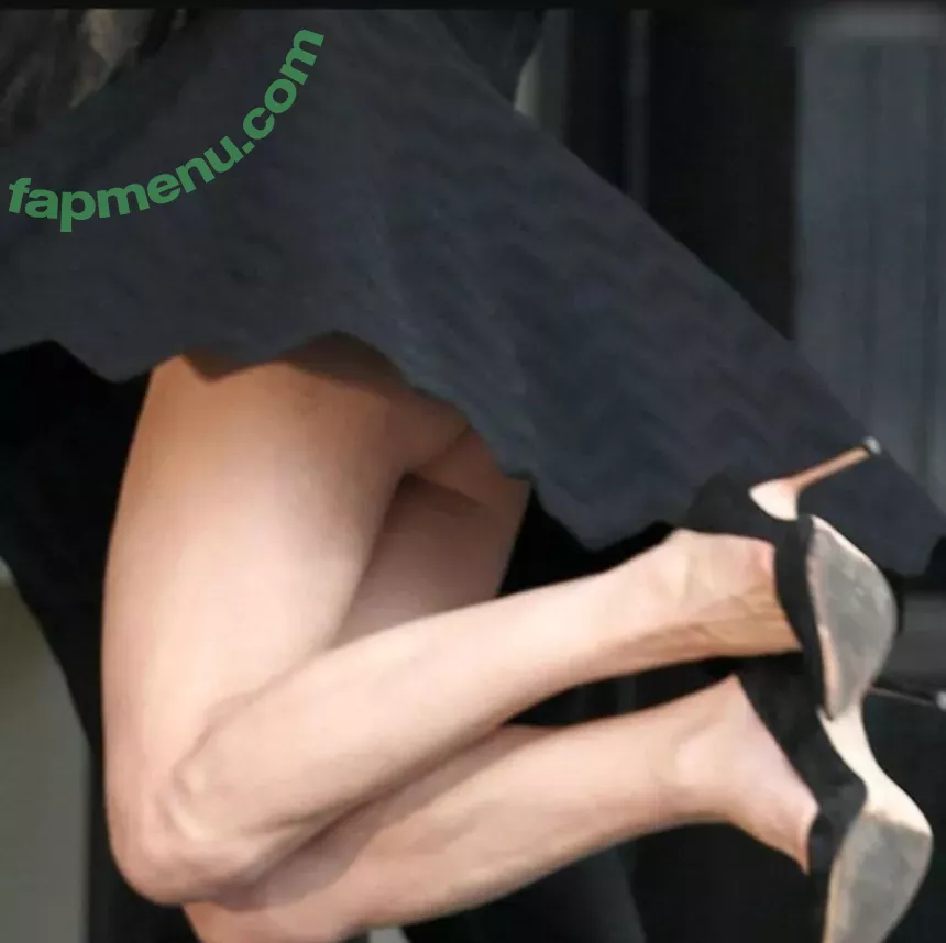 Milla Jovovich nude photo #0365 (MillaJovovich)