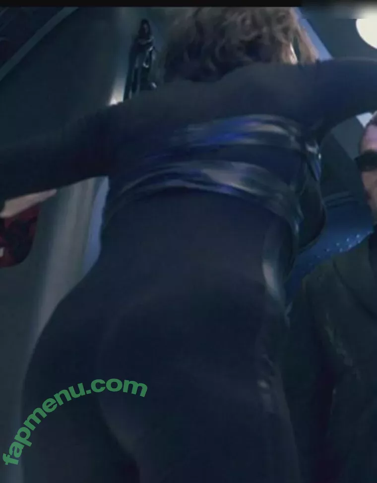 Milla Jovovich nude photo #0373 (MillaJovovich)