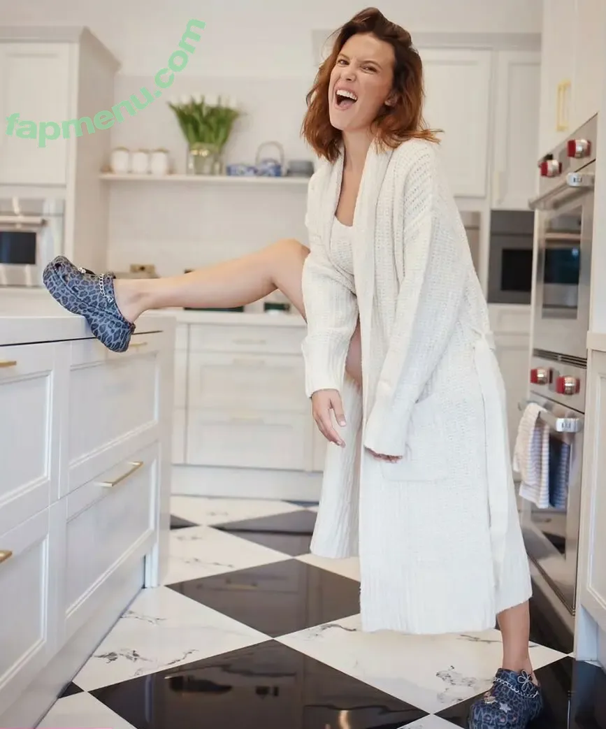 Millie Bobby Brown nude photo #6342 (milliebobbybrown)